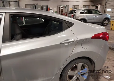 2013 Hyundai Elantra Gls z USA, uszkodzony, nr VIN 5NPDH4AE9DH447219